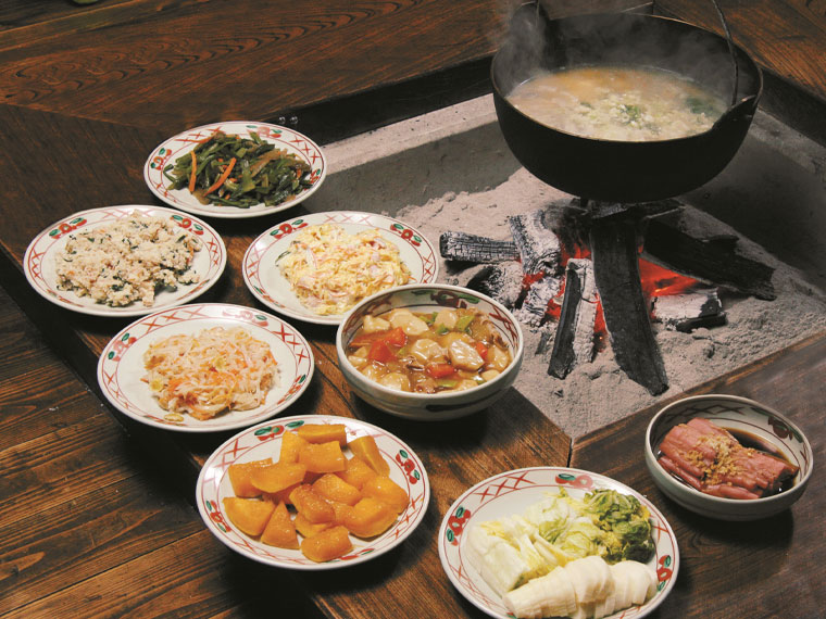 かやぶきの里囲炉裏端田舎料理